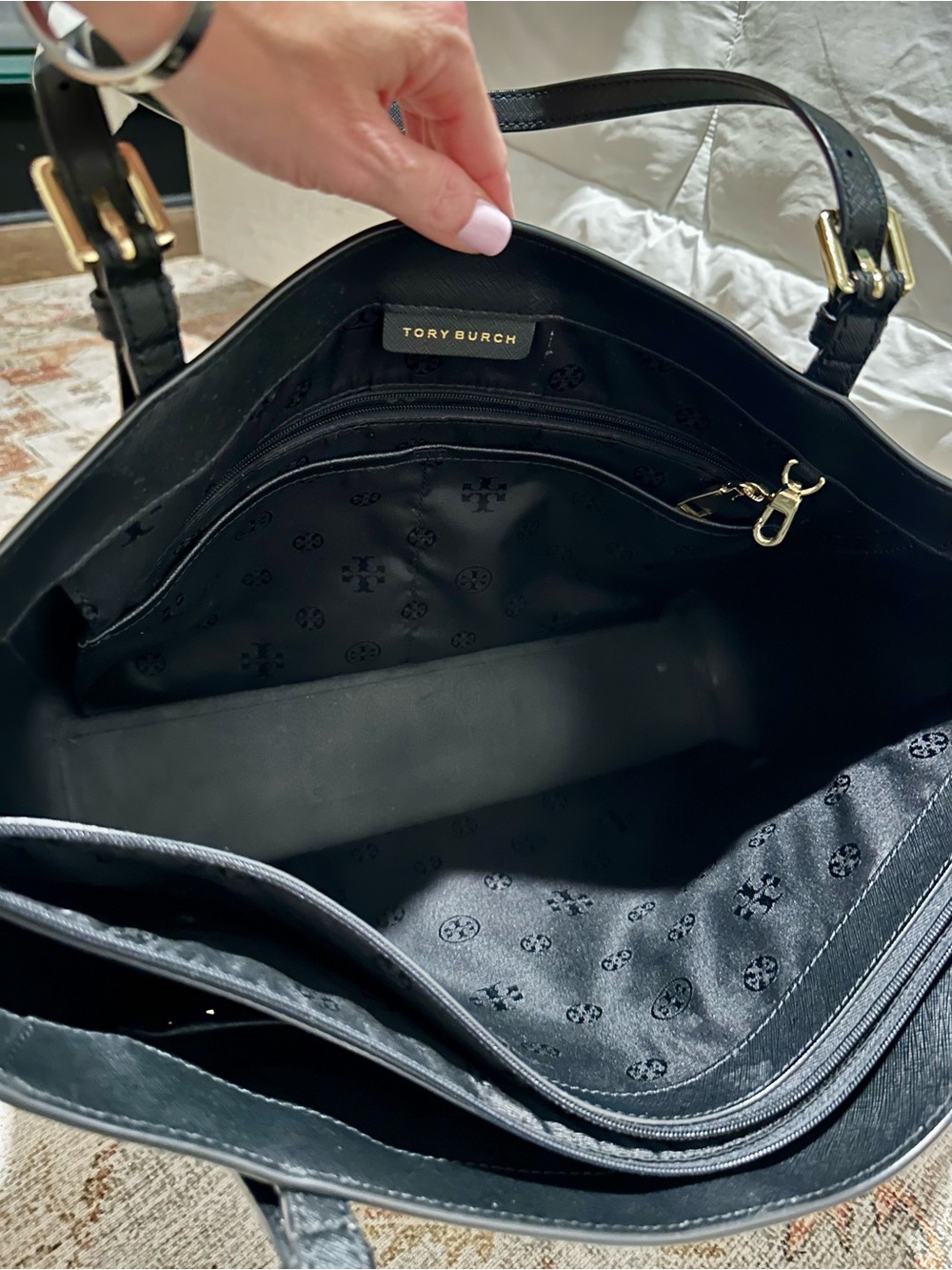 Tory Burch Black York Gold Buckle Hardware Leather Tote. EXCELLENT Condition. - Picture 5 of 9